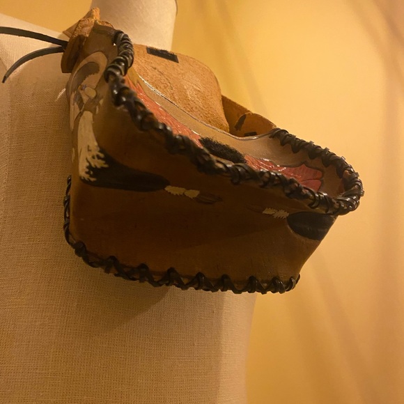 Leather tooled Bag w an American Eagle Stars Roses & feathers and shells - Picture 4 of 15